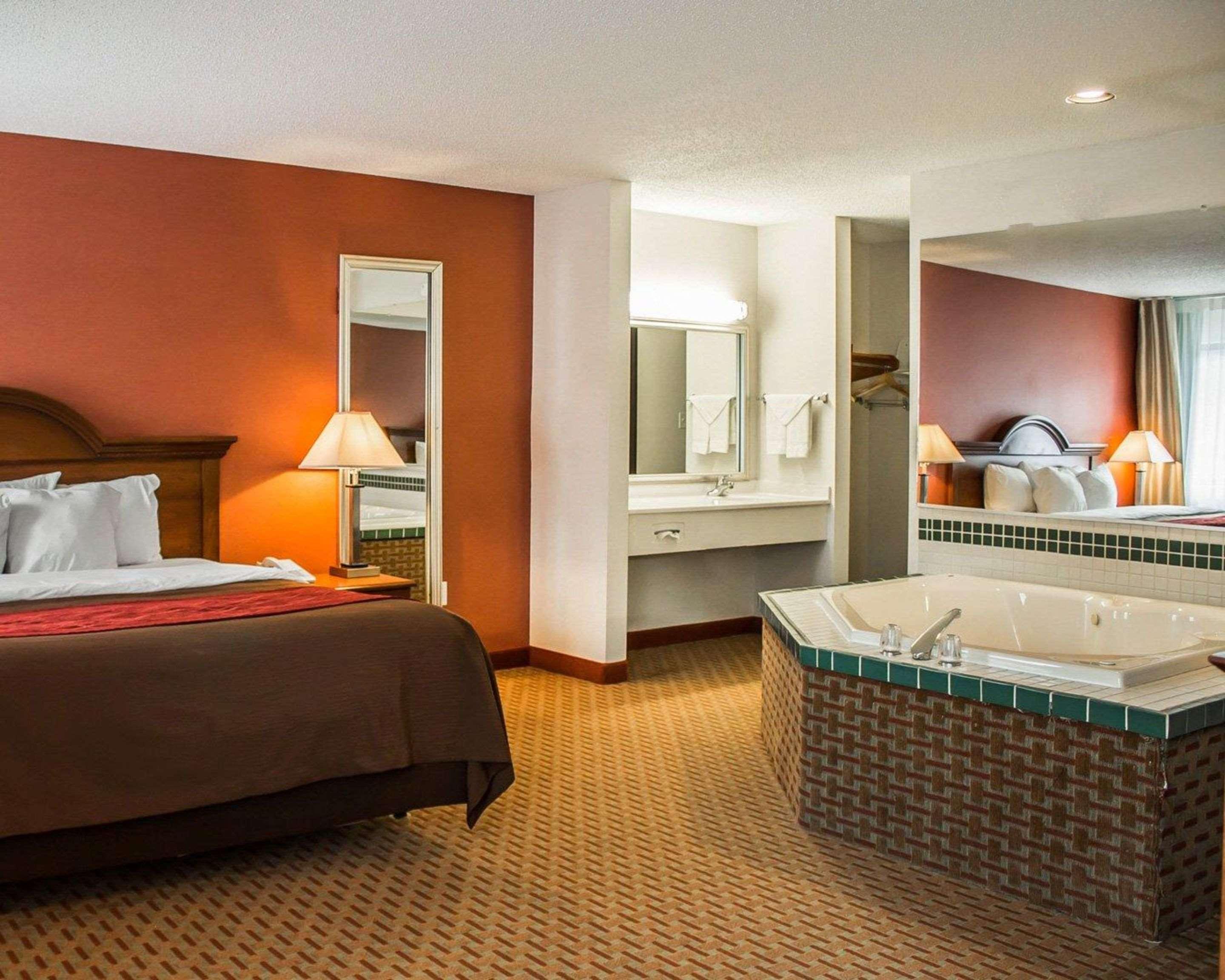 Quality Inn East Liverpool Extérieur photo
