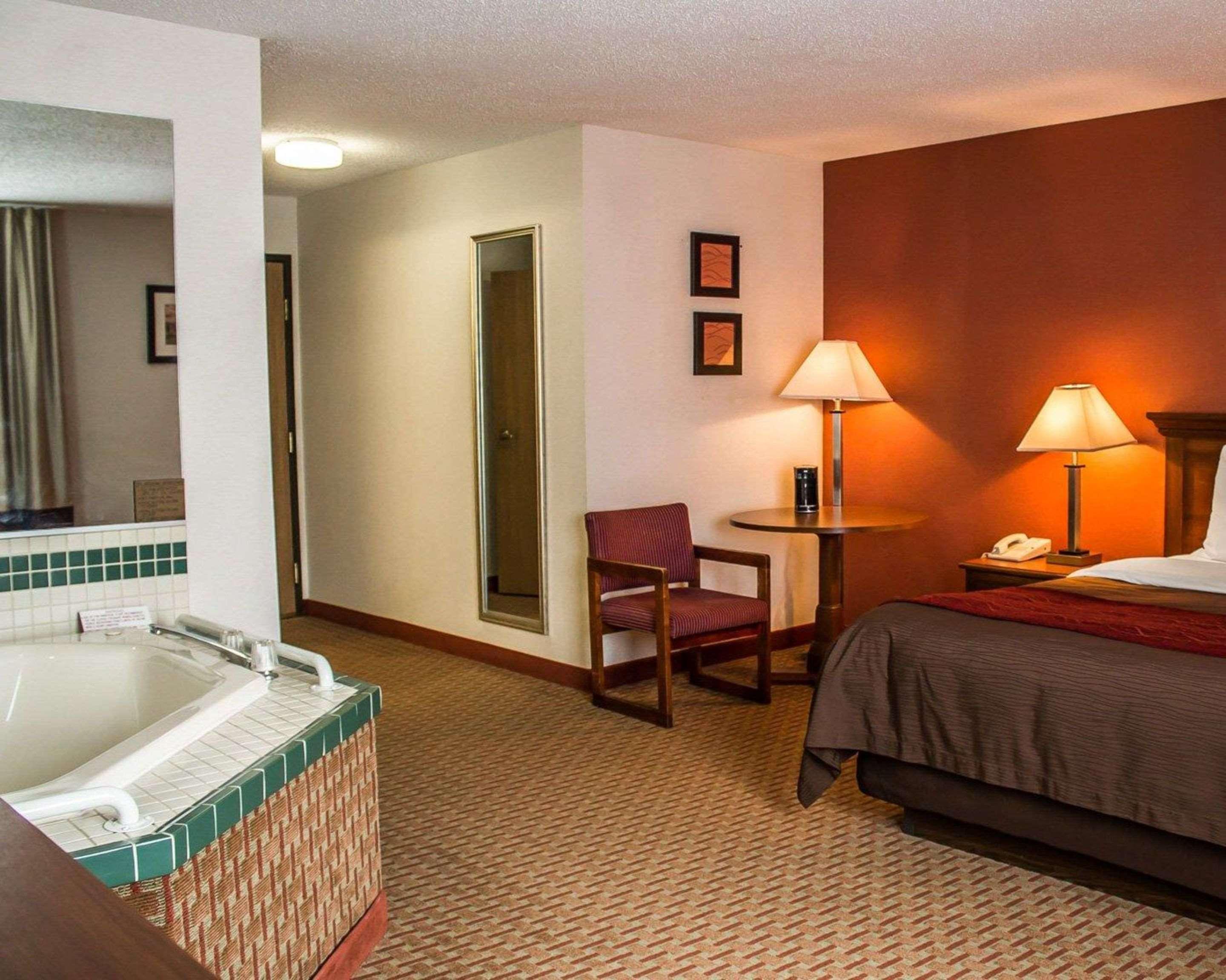 Quality Inn East Liverpool Extérieur photo