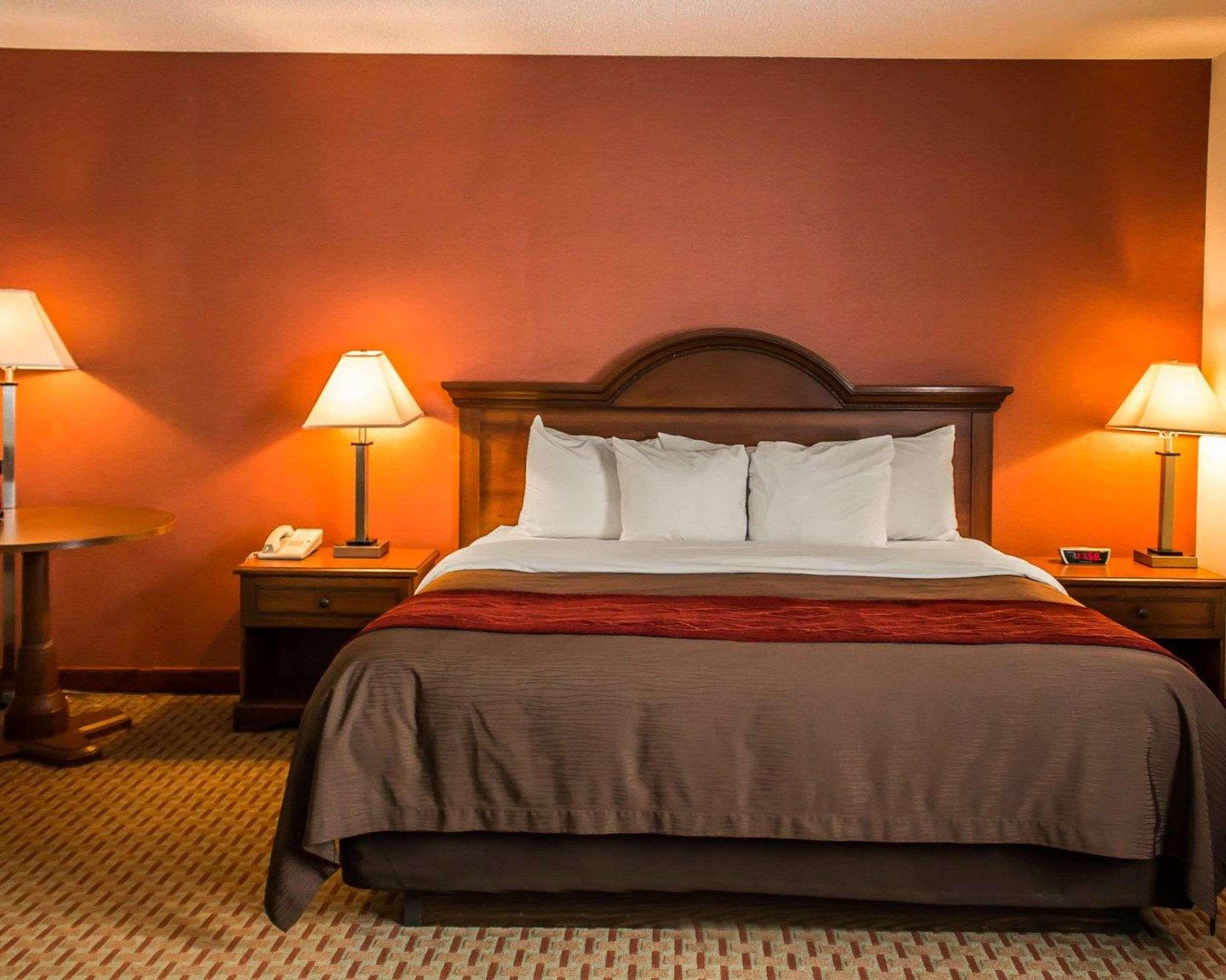 Quality Inn East Liverpool Extérieur photo