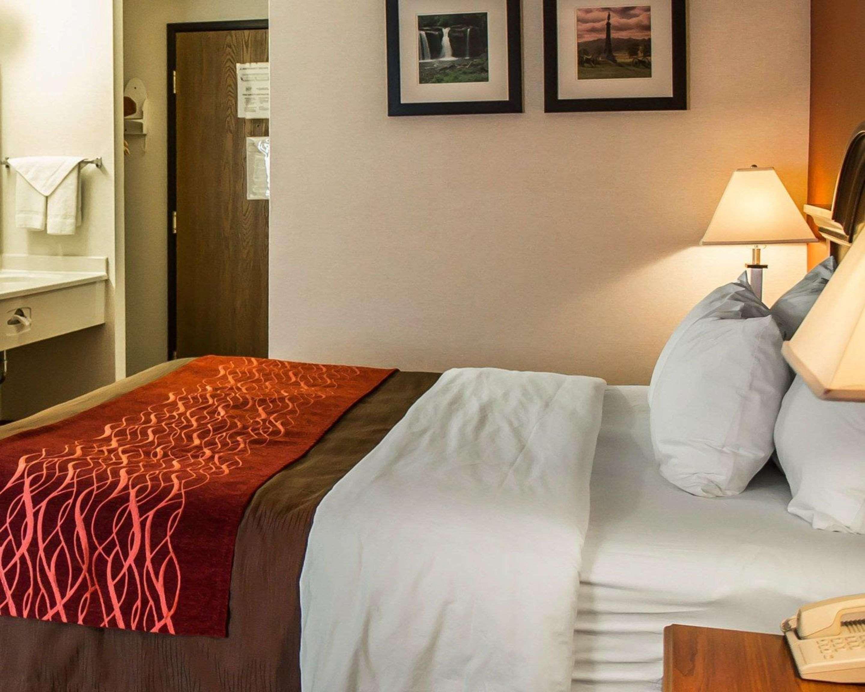 Quality Inn East Liverpool Extérieur photo