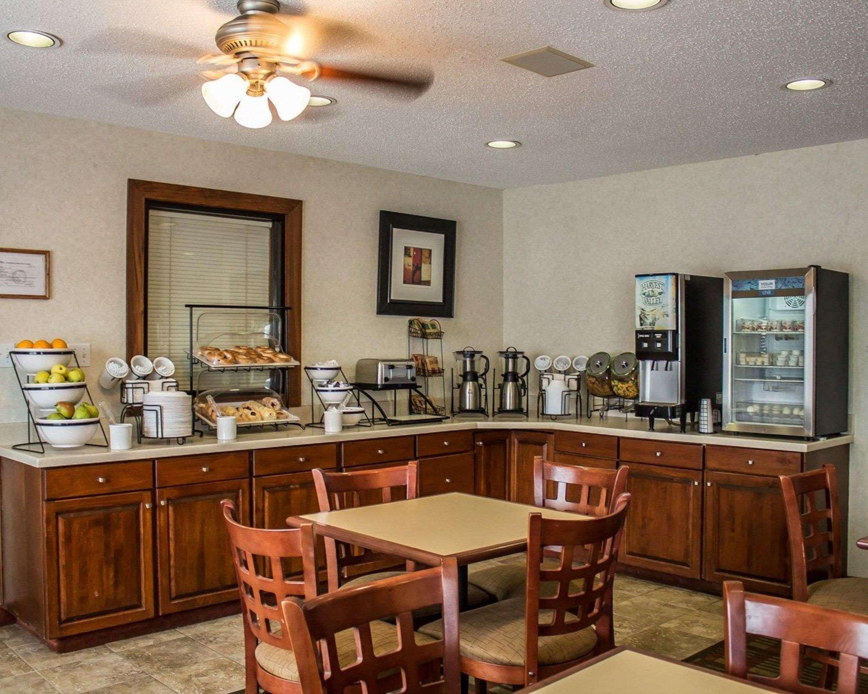 Quality Inn East Liverpool Extérieur photo