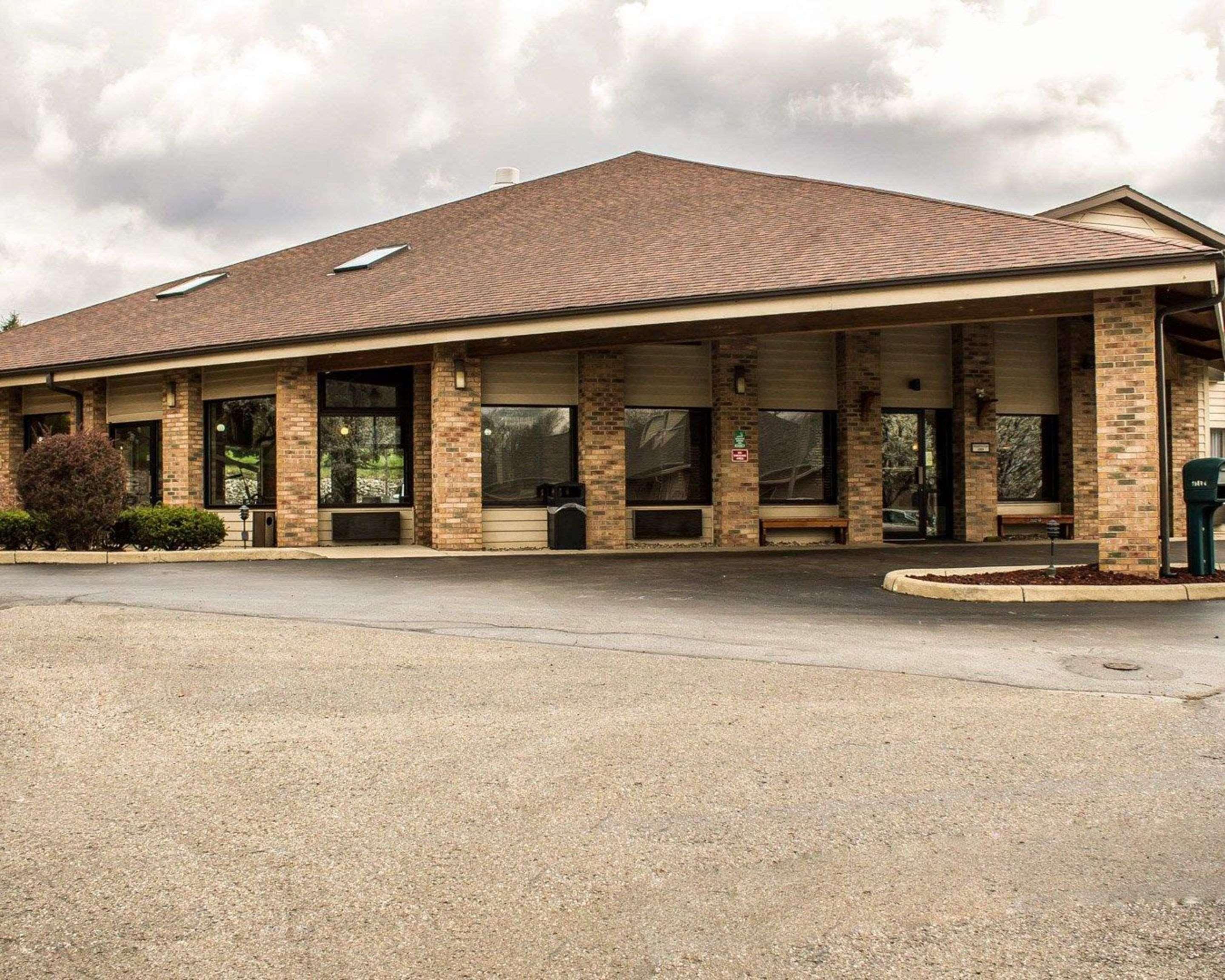 Quality Inn East Liverpool Extérieur photo