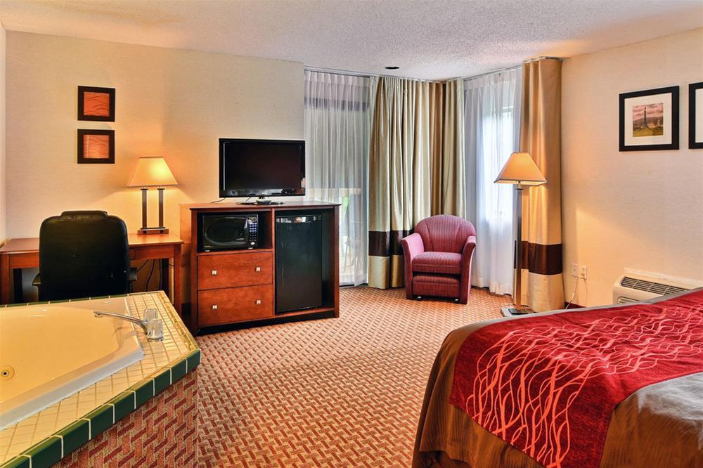 Quality Inn East Liverpool Extérieur photo