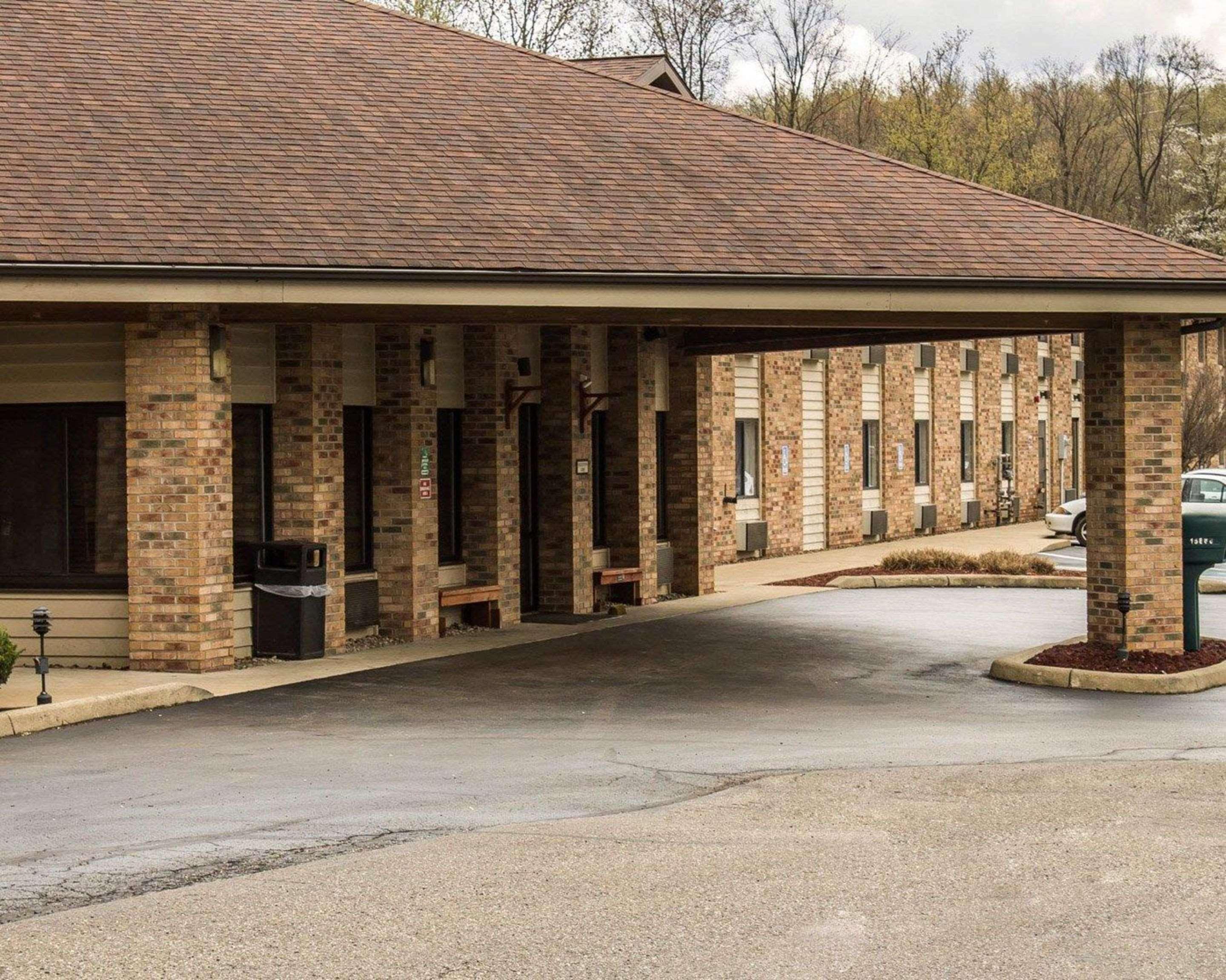 Quality Inn East Liverpool Extérieur photo