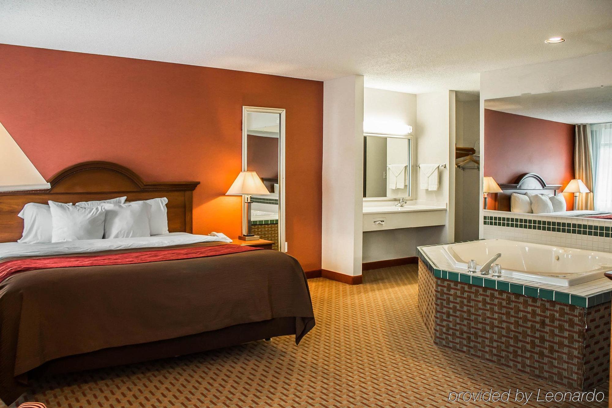Quality Inn East Liverpool Extérieur photo
